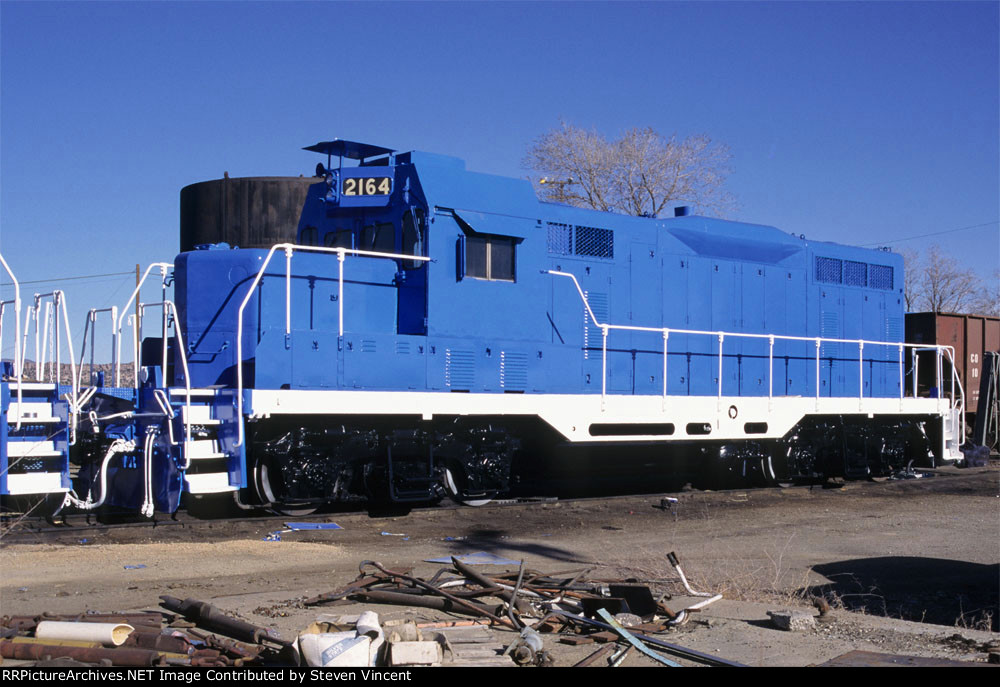 Southwestern GP7u SW #2164 in fresh paint.